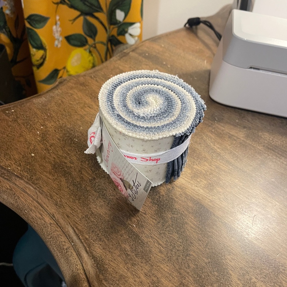 Moda Snowberry Junior Jelly Roll 3 Sisters Fat Quarter Shop Fabric & Pattern